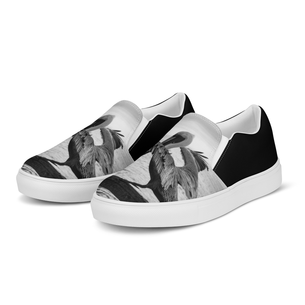Pelican on a Pier Men’s slip-on canvas shoes