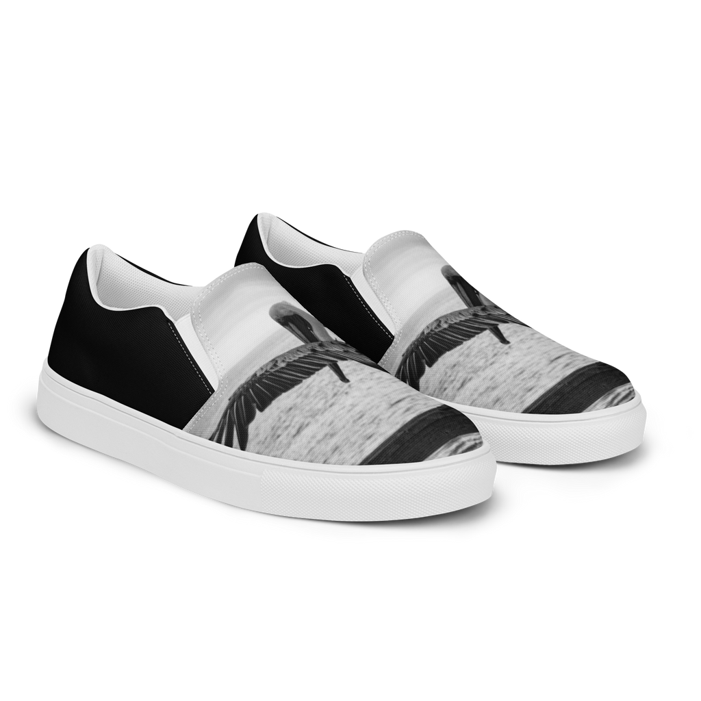 Pelican on a Pier Men’s slip-on canvas shoes