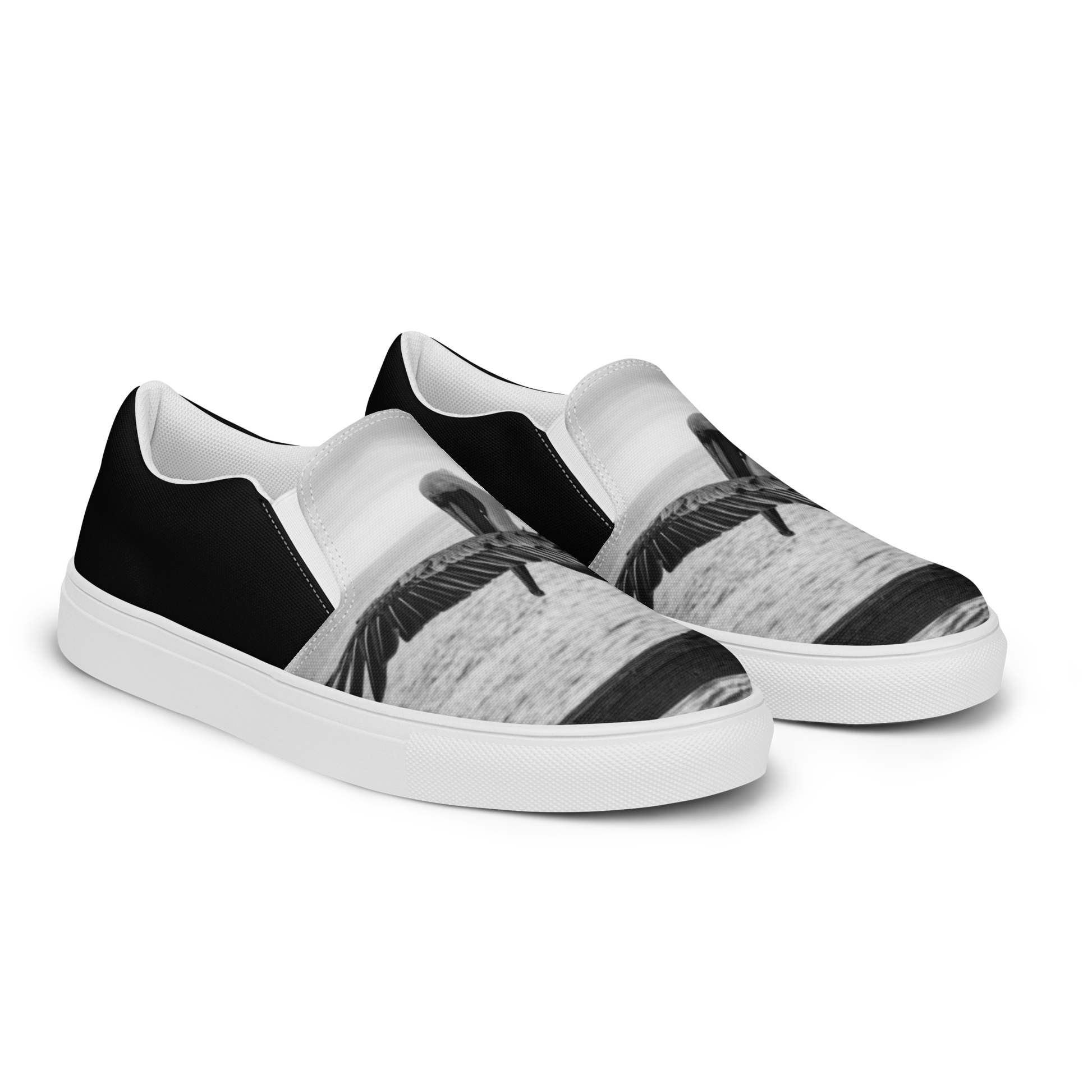 Pelican on a Pier Men’s slip-on canvas shoes
